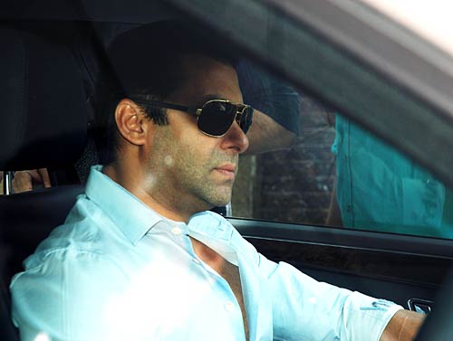 'दबंग' के प्रमोशन में जुटे सलमान-सोनाक्षी