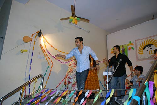 'दबंग' के प्रमोशन में जुटे सलमान-सोनाक्षी