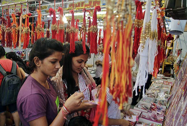 भाई-बहन के पवित्र रिश्‍ते का त्‍योहार रक्षाबंधन... | सबसे बड़ा त्‍योहार