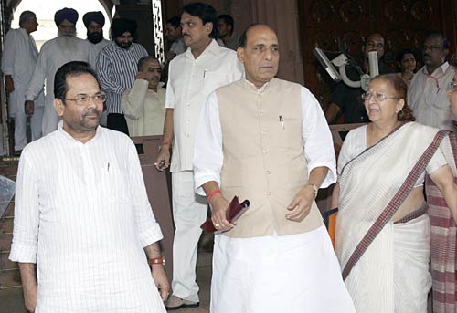 संसद की सडक से एक दिन की चहलपहल...