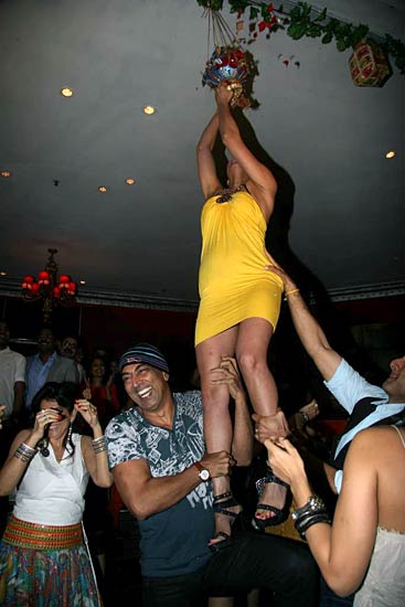 मुंबई में विधायक ने डिस्‍को में रखा दही-हांडी कार्यक्रम