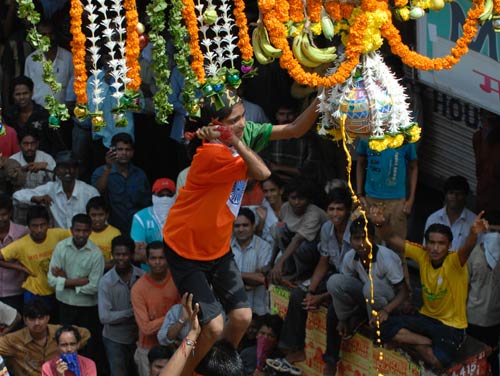 जन्‍माष्‍टमी पर बही भक्ति और प्रेम की गंगा...  | फोटो: मुंबई में भी धूम