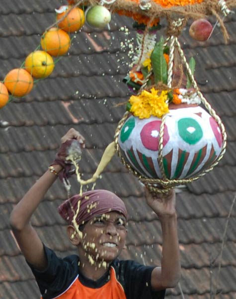 जन्‍माष्‍टमी पर बही भक्ति और प्रेम की गंगा...  | फोटो: मुंबई में भी धूम