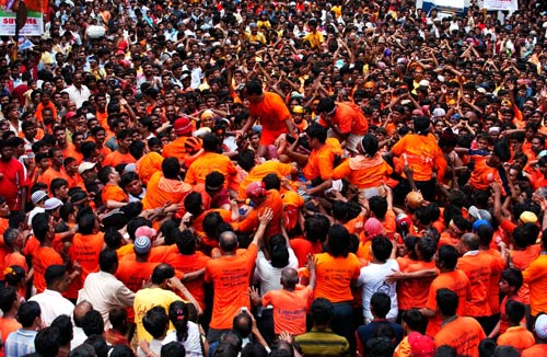 जन्‍माष्‍टमी पर बही भक्ति और प्रेम की गंगा...  | फोटो: मुंबई में भी धूम