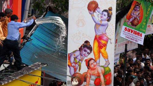 जन्‍माष्‍टमी पर बही भक्ति और प्रेम की गंगा...  | फोटो: मुंबई में भी धूम