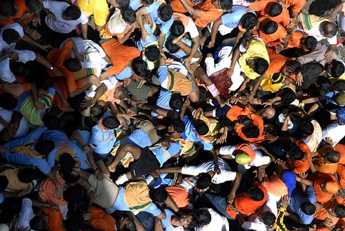 मुंबई में जन्‍माष्‍टमी की धूम...