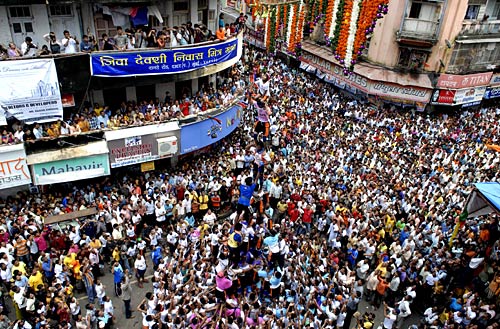 मुंबई में जन्‍माष्‍टमी की धूम...