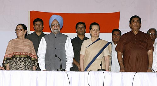 सोनिया गांधी चौथी बार बनीं कांग्रेस अध्‍यक्ष...