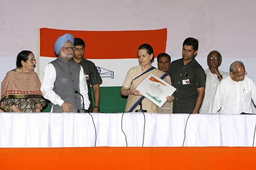 सोनिया गांधी चौथी बार बनीं कांग्रेस अध्‍यक्ष...