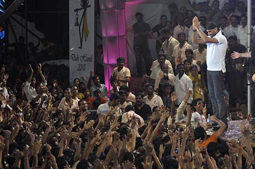 जन्‍माष्‍टमी पर सितारों की मस्‍ती... | हॉट 'आइटम गर्ल'