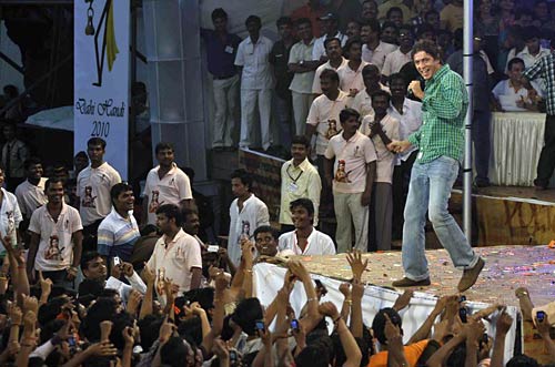 जन्‍माष्‍टमी पर सितारों की मस्‍ती... | हॉट 'आइटम गर्ल'