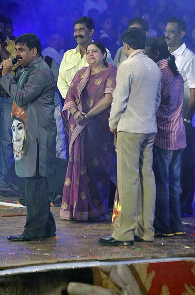 जन्‍माष्‍टमी पर सितारों की मस्‍ती... | हॉट 'आइटम गर्ल'