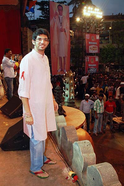 जन्‍माष्‍टमी पर सितारों की मस्‍ती... | हॉट 'आइटम गर्ल'