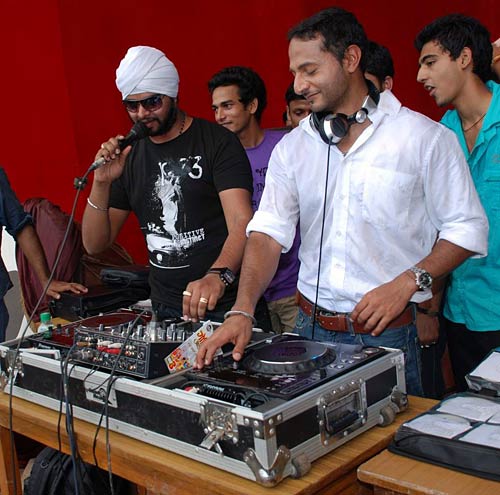 जन्‍माष्‍टमी पर सितारों की मस्‍ती... | हॉट 'आइटम गर्ल'