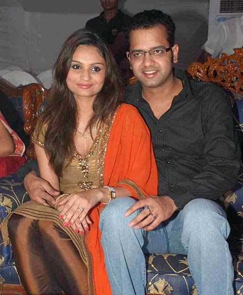 जन्‍माष्‍टमी पर सितारों की मस्‍ती... | हॉट 'आइटम गर्ल'