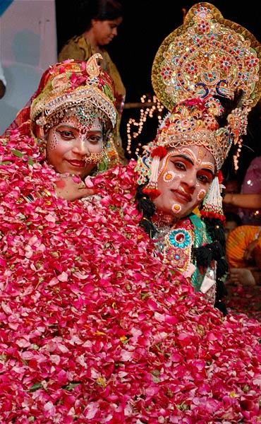 सप्‍ताह के तस्‍वीरों की झलकियां | हॉट 'आइटम गर्ल'