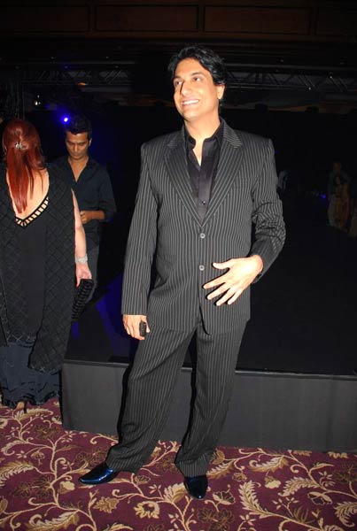 'फैशन टूर 2010' में सितारों का जलवा | सितारों की मस्ती