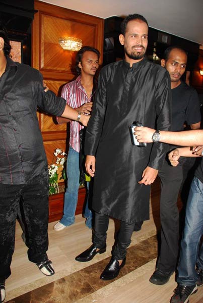 'फैशन टूर 2010' में सितारों का जलवा | सितारों की मस्ती