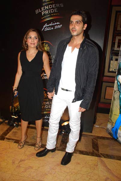 'फैशन टूर 2010' में सितारों का जलवा | सितारों की मस्ती