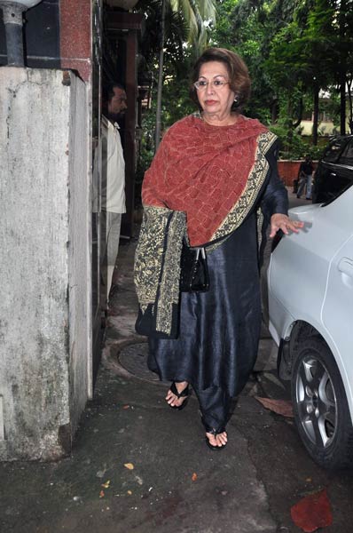 दबंग के प्रीमियर पर जुटे बॉलीवुड सितारे | 'दबंग' का दम