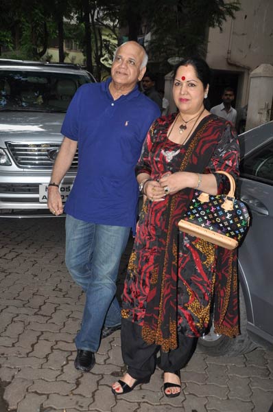 दबंग के प्रीमियर पर जुटे बॉलीवुड सितारे | 'दबंग' का दम