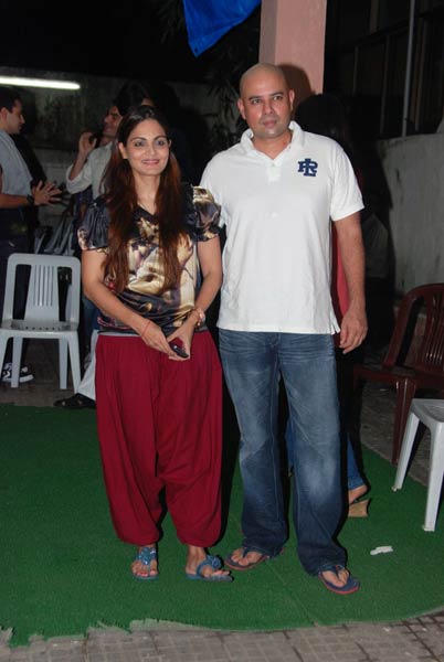 दबंग के प्रीमियर पर जुटे बॉलीवुड सितारे | 'दबंग' का दम