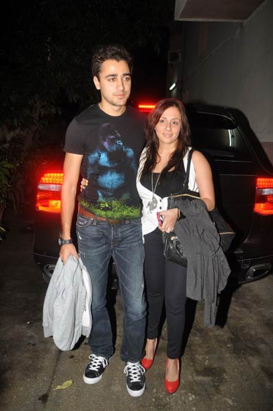 दबंग के प्रीमियर पर जुटे बॉलीवुड सितारे | 'दबंग' का दम