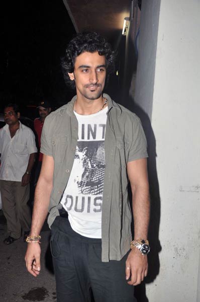 दबंग के प्रीमियर पर जुटे बॉलीवुड सितारे | 'दबंग' का दम