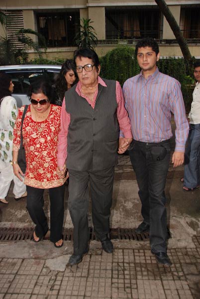 दबंग के प्रीमियर पर जुटे बॉलीवुड सितारे | 'दबंग' का दम