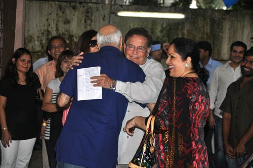 दबंग के प्रीमियर पर जुटे बॉलीवुड सितारे | 'दबंग' का दम