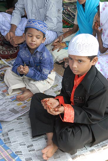 देशभर में छाई ईद की रौनक...