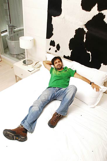 सितारों की शोख अदाएं । बॉलीवुड की अनदेखी तस्‍वीरें