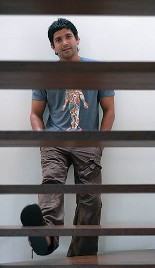 सितारों की शोख अदाएं । बॉलीवुड की अनदेखी तस्‍वीरें