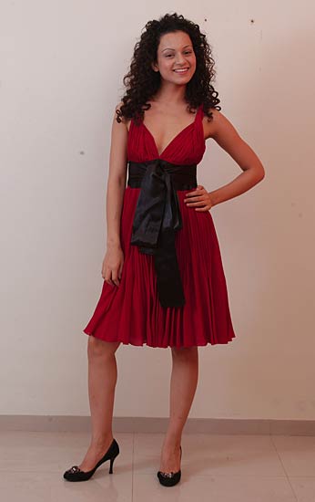 सितारों की शोख अदाएं । बॉलीवुड की अनदेखी तस्‍वीरें