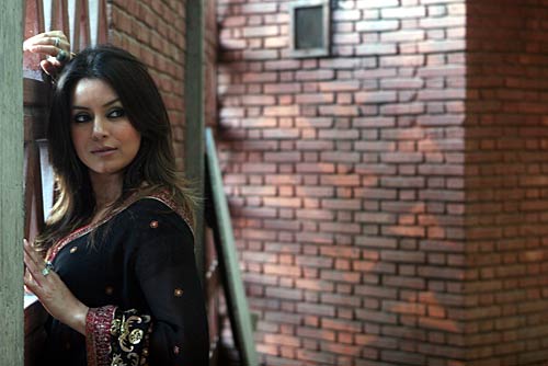 सितारों की शोख अदाएं । बॉलीवुड की अनदेखी तस्‍वीरें