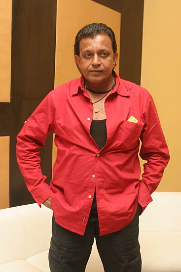 सितारों की शोख अदाएं । बॉलीवुड की अनदेखी तस्‍वीरें