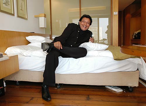 सितारों की शोख अदाएं । बॉलीवुड की अनदेखी तस्‍वीरें