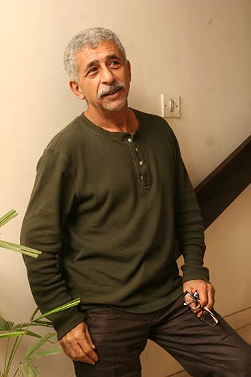 सितारों की शोख अदाएं । बॉलीवुड की अनदेखी तस्‍वीरें