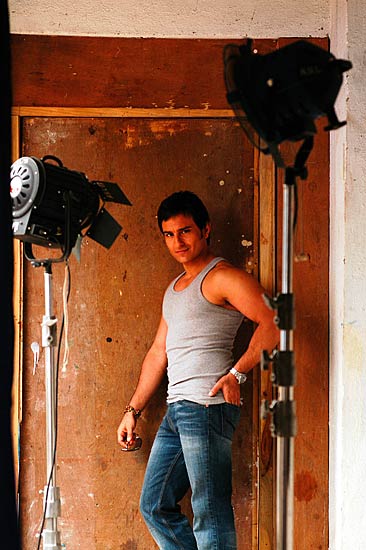 सितारों की शोख अदाएं । बॉलीवुड की अनदेखी तस्‍वीरें