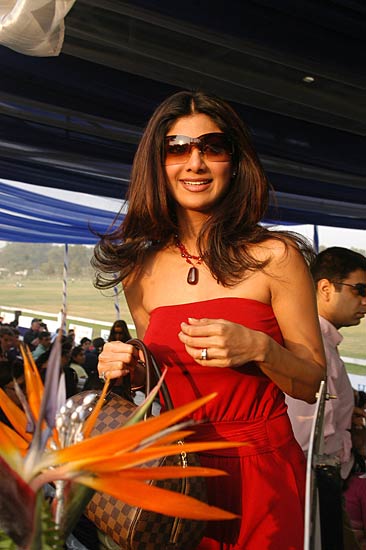 सितारों की शोख अदाएं । बॉलीवुड की अनदेखी तस्‍वीरें