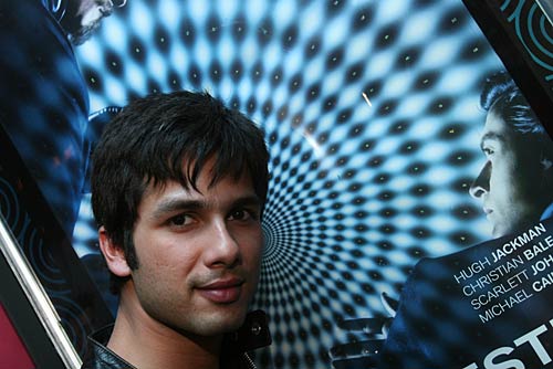 सितारों की शोख अदाएं । बॉलीवुड की अनदेखी तस्‍वीरें