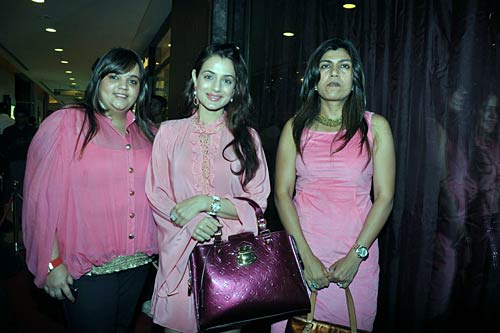 मान्‍यता की गोद भराई में जुटे सितारे । संजय दत्त के जीवन का सफर