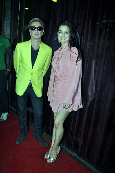 मान्‍यता की गोद भराई में जुटे सितारे । संजय दत्त के जीवन का सफर