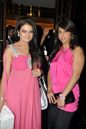 मान्‍यता की गोद भराई में जुटे सितारे । संजय दत्त के जीवन का सफर