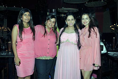 मान्‍यता की गोद भराई में जुटे सितारे । संजय दत्त के जीवन का सफर