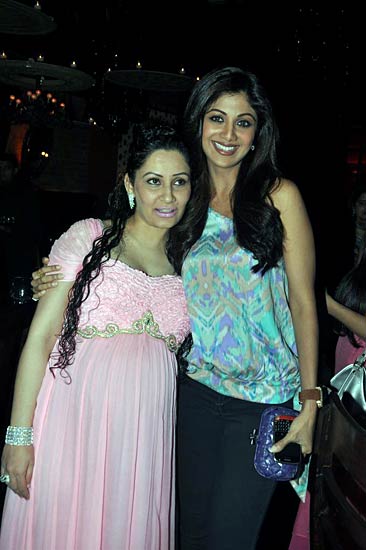 मान्‍यता की गोद भराई में जुटे सितारे । संजय दत्त के जीवन का सफर