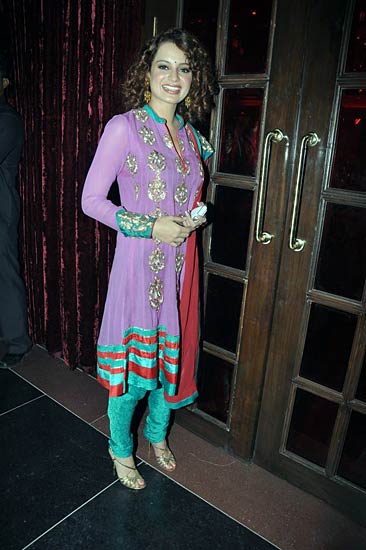 मान्‍यता की गोद भराई में जुटे सितारे । संजय दत्त के जीवन का सफर