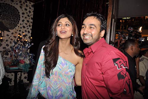 मान्‍यता की गोद भराई में जुटे सितारे । संजय दत्त के जीवन का सफर