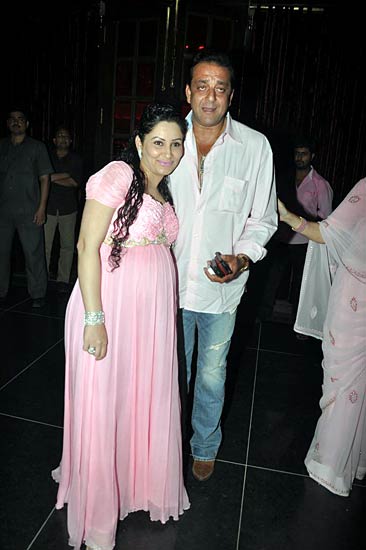 मान्‍यता की गोद भराई में जुटे सितारे । संजय दत्त के जीवन का सफर