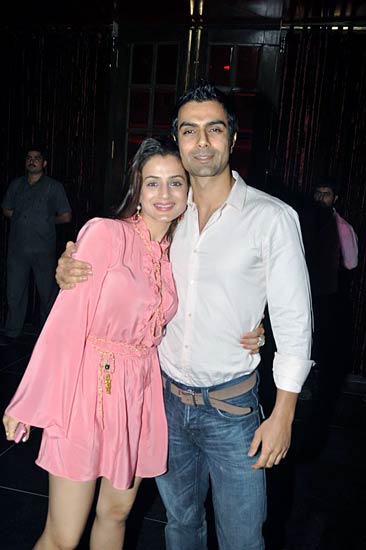 मान्‍यता की गोद भराई में जुटे सितारे । संजय दत्त के जीवन का सफर